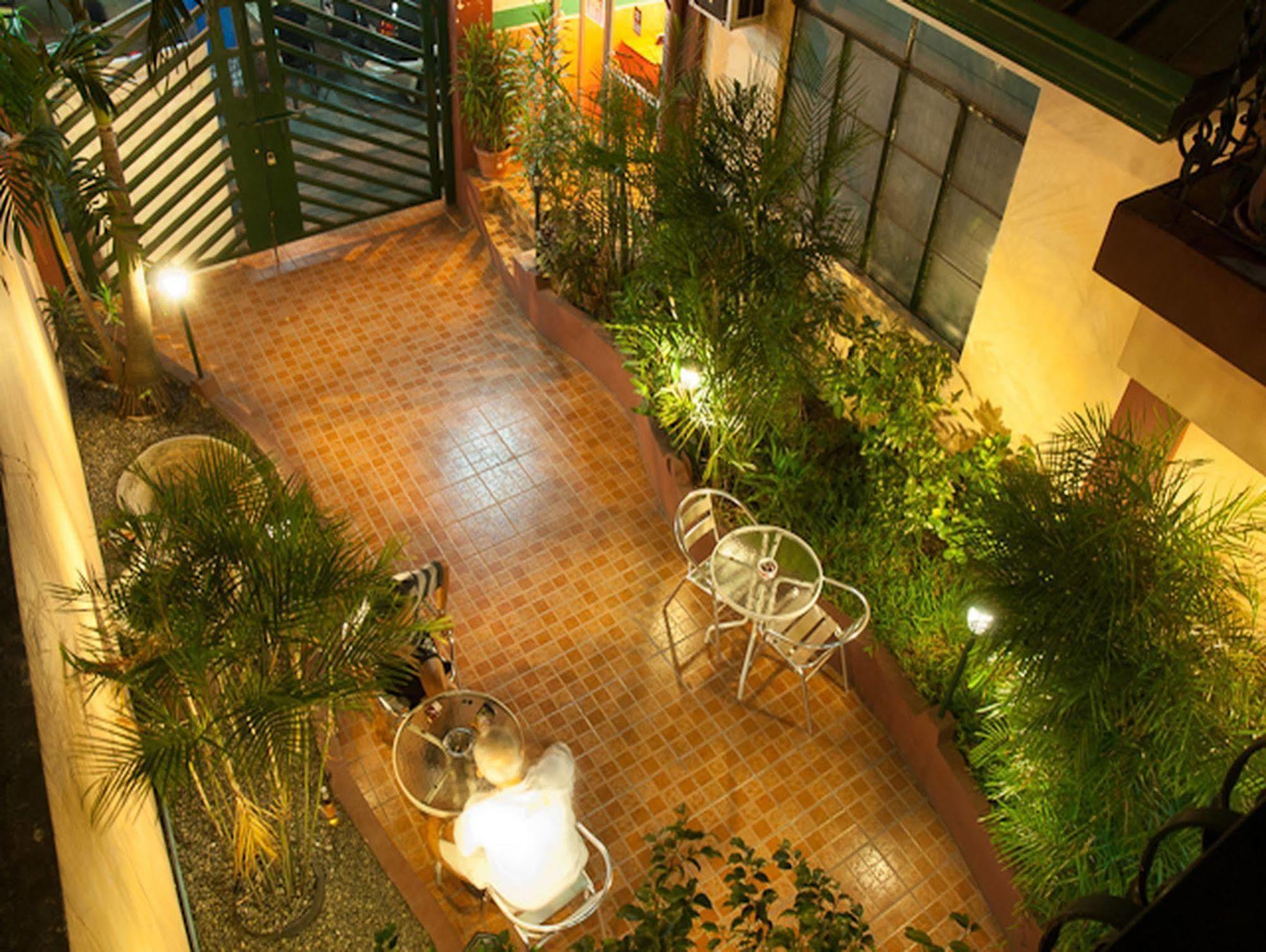 Amax Inn Makati Makati City Exterior foto